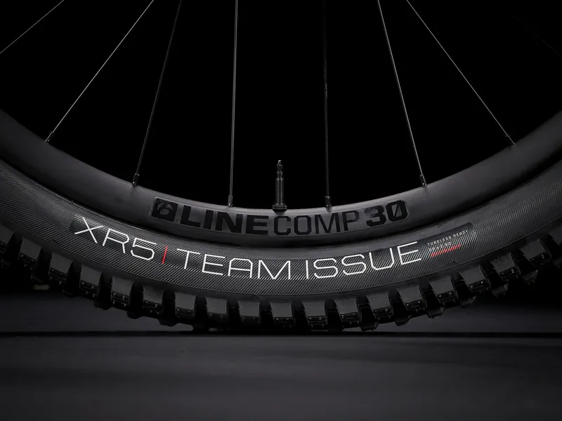 Trek Slash 7 2021 Enduro Mountain Bike Gloss Radioactive Red / Matte Black-5