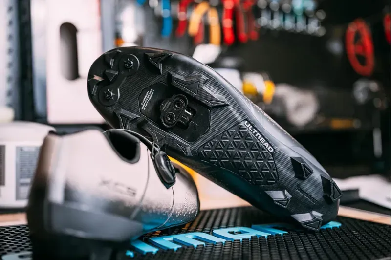 SPRE MT001 Cleat Multi Entry Silver pair-2