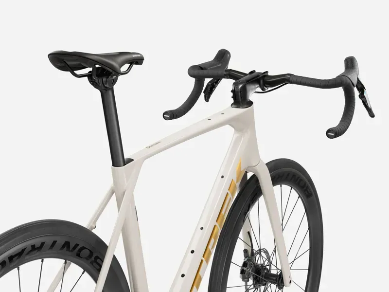 Trek Domane SL 6 AXS Gen 5 Buff Beige and Matte Era White/Deep Smoke-4