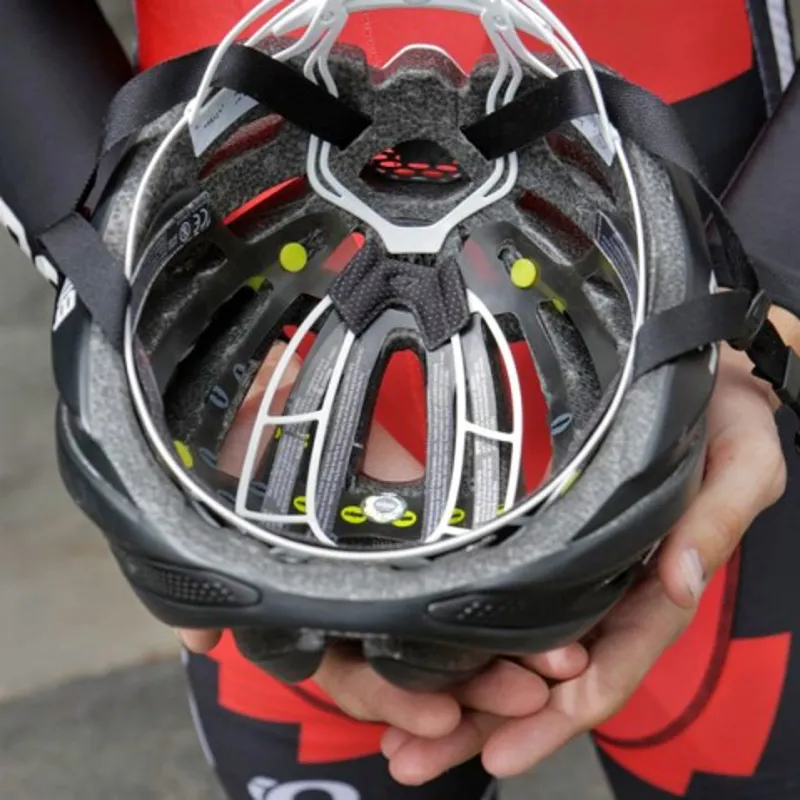 Giro synthe mips online road helmet