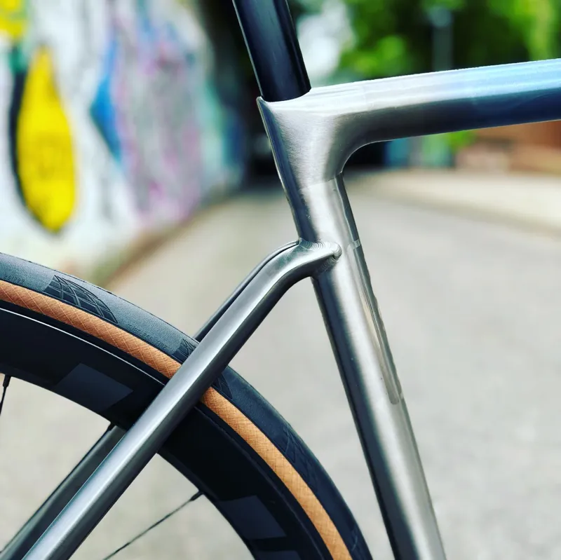 FUSION AERO ROAD DISC FRAMESET ANODISED FINISH-3