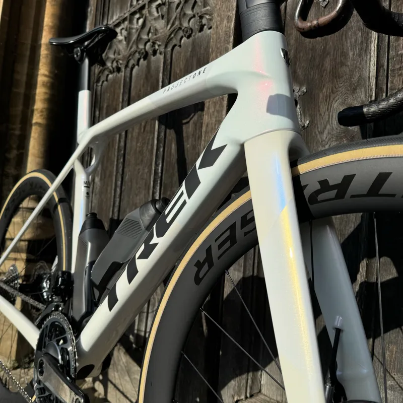 Trek Madone SLR 8 AXS Gen 8 Iridescent Blue Pearl/Red Pearl-2