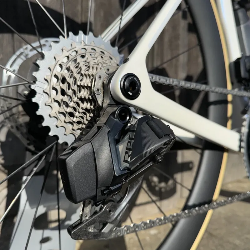 Trek Madone SLR 8 AXS Gen 8 Iridescent Blue Pearl/Red Pearl-3