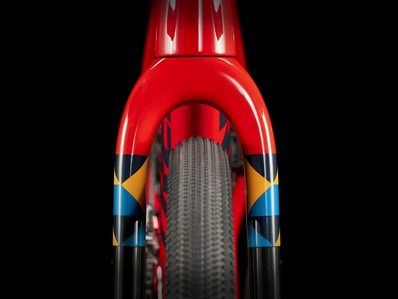 Trek Checkpoint SL 5 Gravel Bike in Radioactive Red/Nautical Navy-3