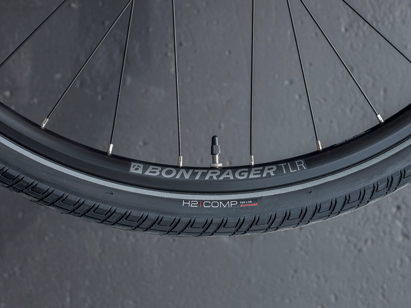 Trek Dual Sport 3 Equipped Stagger 2022 Hybrid Bike Matte Trek Black-6