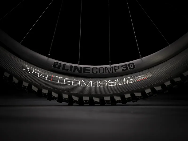 Trek Fuel EX 8 XT 2022 Mountain Bike Rage Red to Dnister Black Fade-2