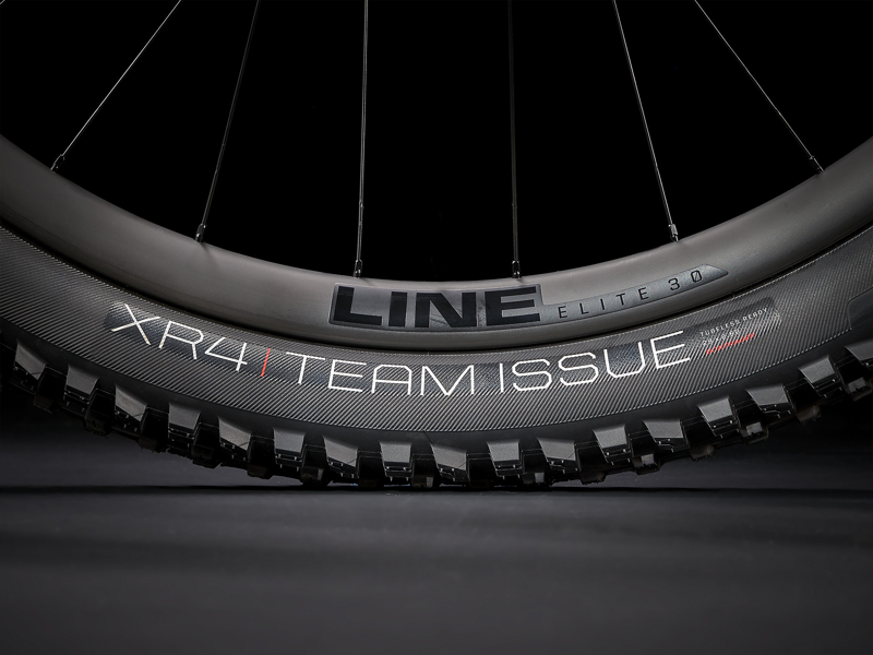 Trek Top Fuel 9.8 XT 2022 XC Carbon Mountain Bike Marigold to Red to Purple Abyss Fade-6