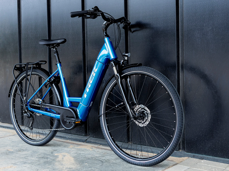 Trek Verve+ 3 Lowstep 2022 Electric Bike Alpine Blue-1
