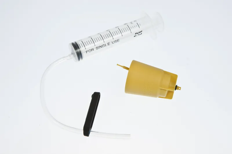 Shimano TLBT03S Disc brake bleeding kit with syringe and reservoir funnel