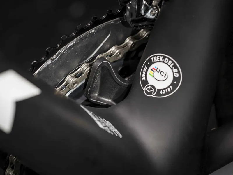 Trek Domane SL 7 2018 Matte Dnister Black/Trek White Road Bike-8