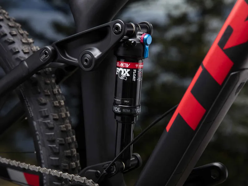 Trek Fuel Ex 9.7 29 2018 Matte Trek Black/Viper Red Mountain Bike-3