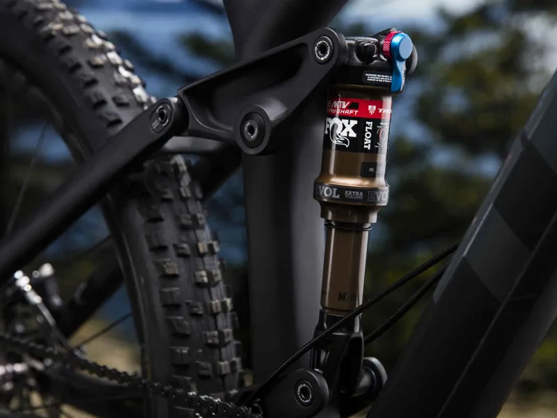 Trek Fuel Ex 9.9 2018 Matte Trek Black/Gloss Solid Charcoal 29er MTB-3