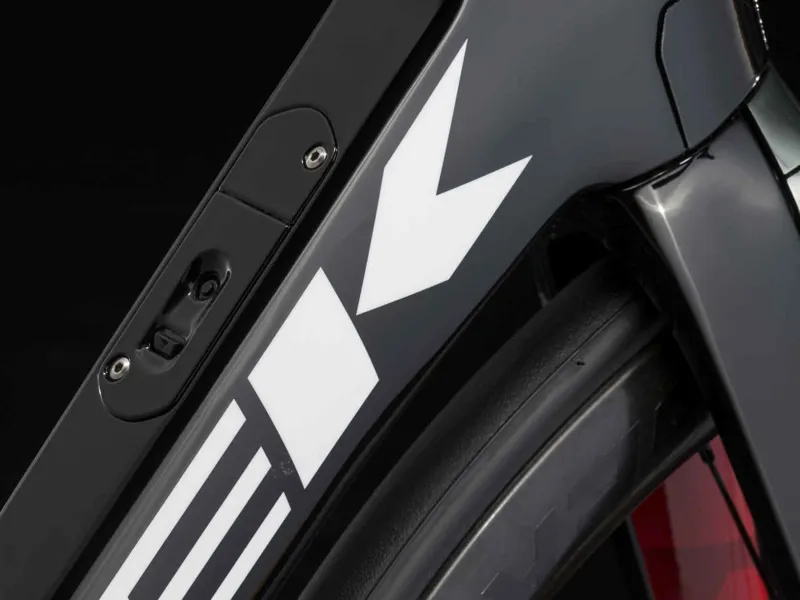 Trek Madone 9.9 C H2 2018 Trek Black/Viper Red Road Bike-7