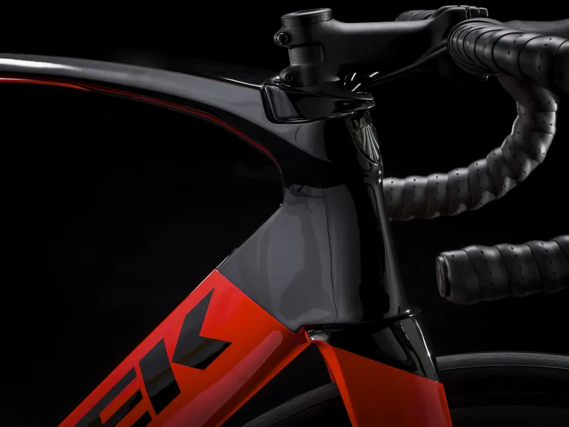Trek Madone SL 6 Disc 2021 Road Bike Radioactive Red/Trek Black-4
