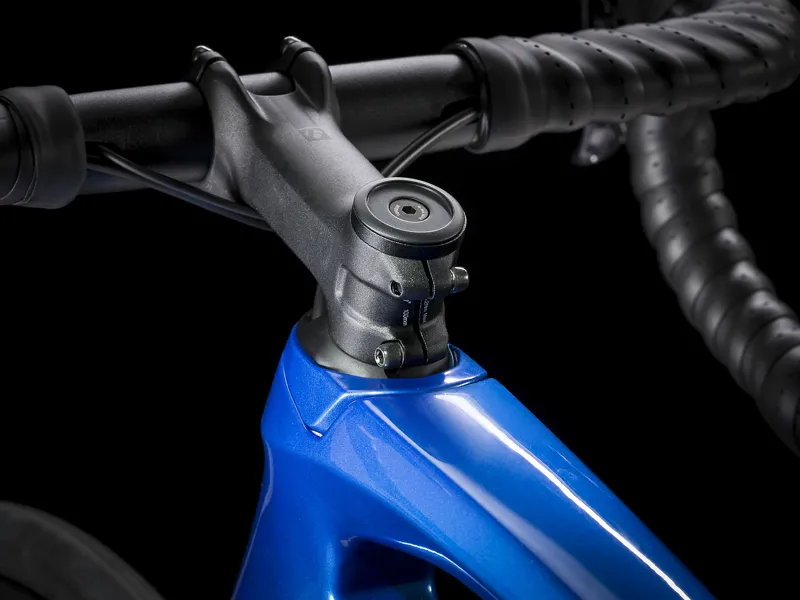 Trek Madone SL 7 Disc 2021 Road Bike Matte Black/Gloss Alpine Blue-6