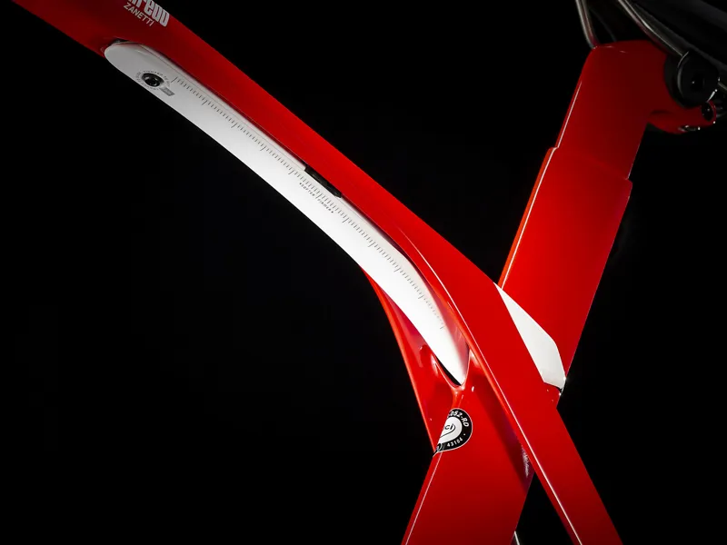 Trek Madone SLR 6 Disc 2020 Road Bike Viper Red/Trek White-5
