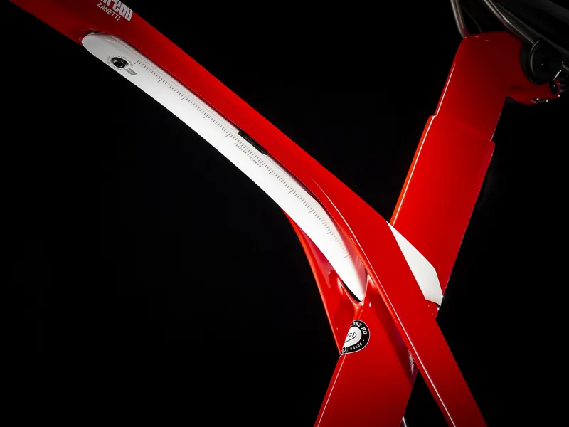 Trek Madone SLR 7 Disc 2020 Road Bike Viper Red/Trek White-5