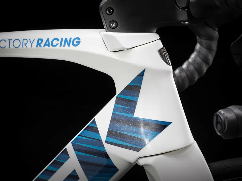Trek Madone SLR 7 Disc 2020 Road Bike Voodoo Trek White/Blue-4