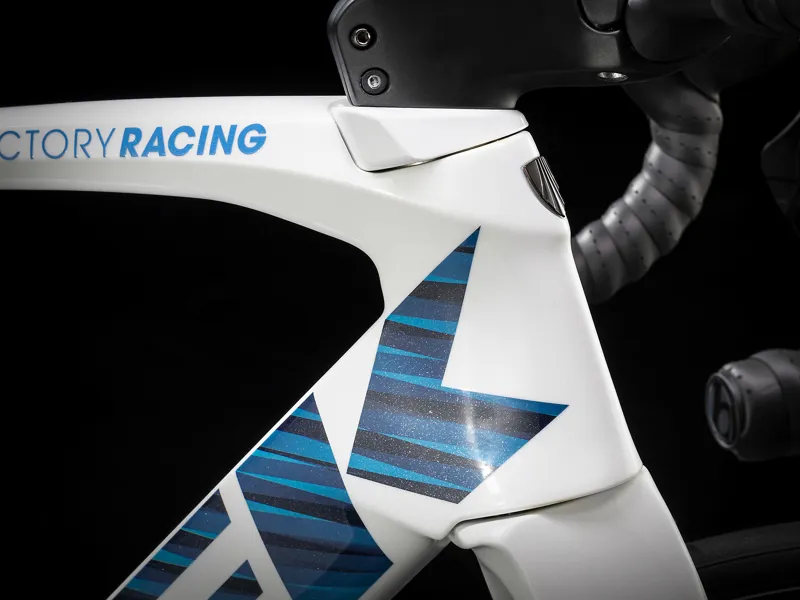 Trek Madone SLR 9 Disc 2020 Road Bike Voodoo Trek White/Blue-4