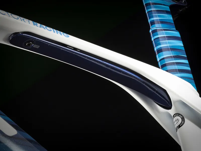 Trek Madone SLR 9 Disc 2020 Road Bike Voodoo Trek White/Blue-5