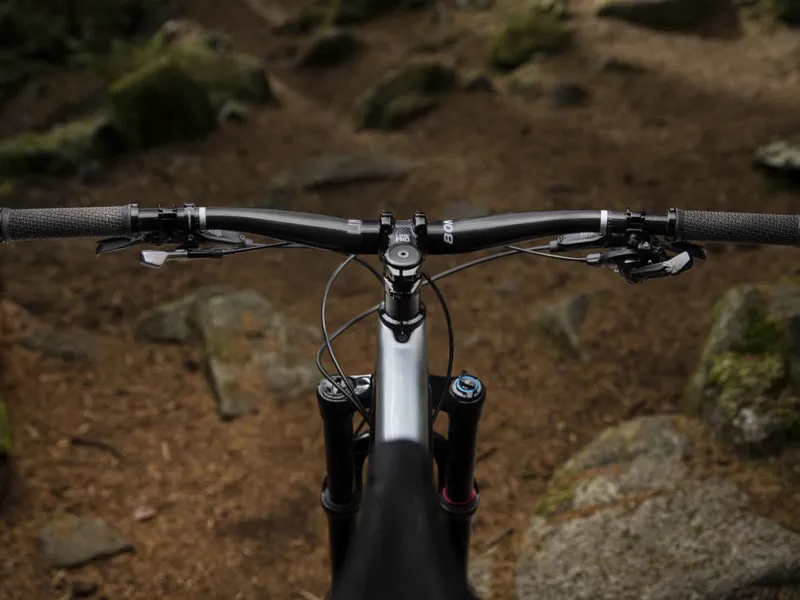 Trek Remedy 9.8 27.5 2018 Trek Black/Quicksilver Mountain Bike-9