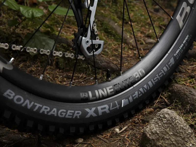 Trek Remedy 9.8 27.5 2018 Trek Black/Quicksilver Mountain Bike-8