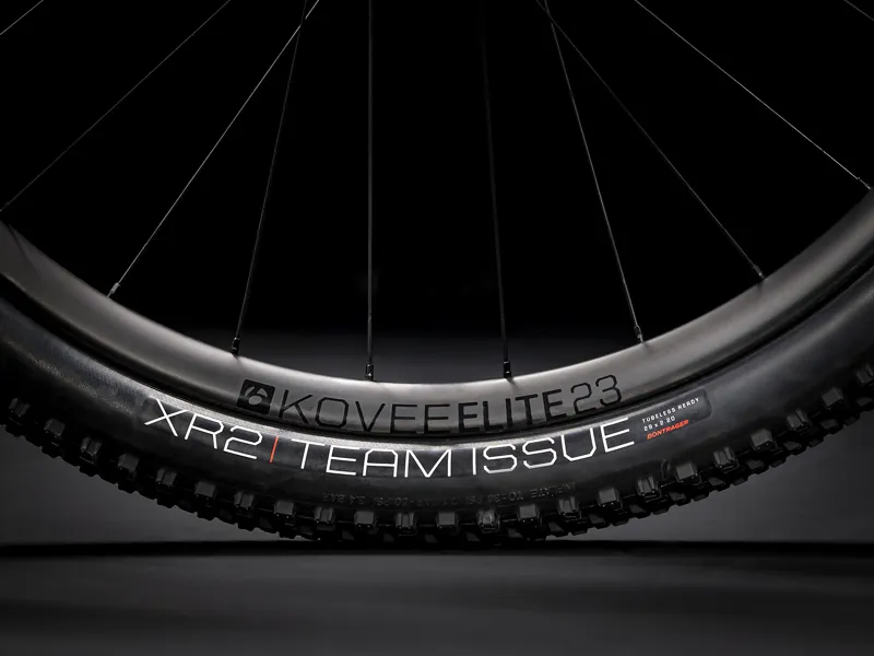 Trek Supercaliber 9.7 2020 Mountain Bike Miami Green to Volt Fade-9