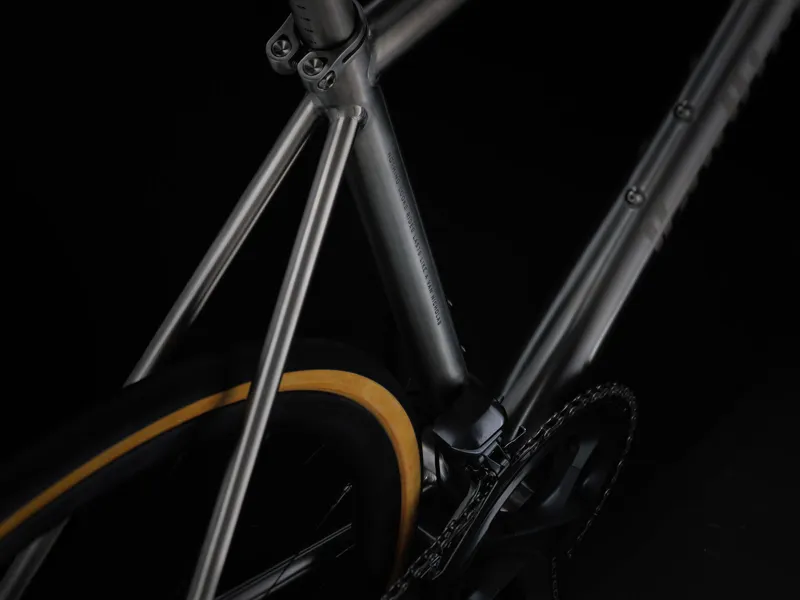 Van Nicholas Skeiron Disc 105 Titanium Road Bike-3