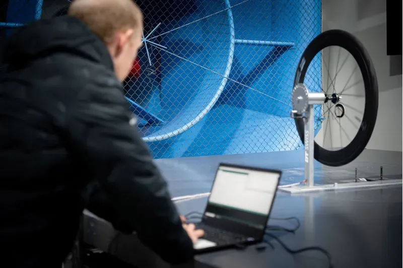 WHEL DT ARC11 WTS 85mm DB RR Black 700c-4