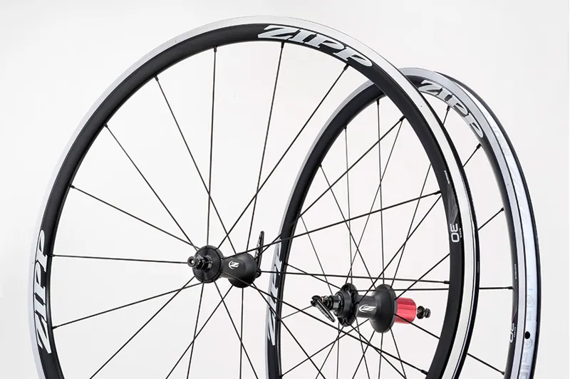 Zipp 30 Clincher Rear Wheel 20 spokes Black (SRAM/Shimano)-2