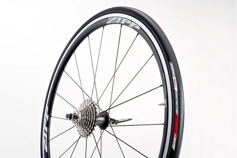 Zipp 30 Clincher Rear Wheel 20 spokes Black (SRAM/Shimano)-3